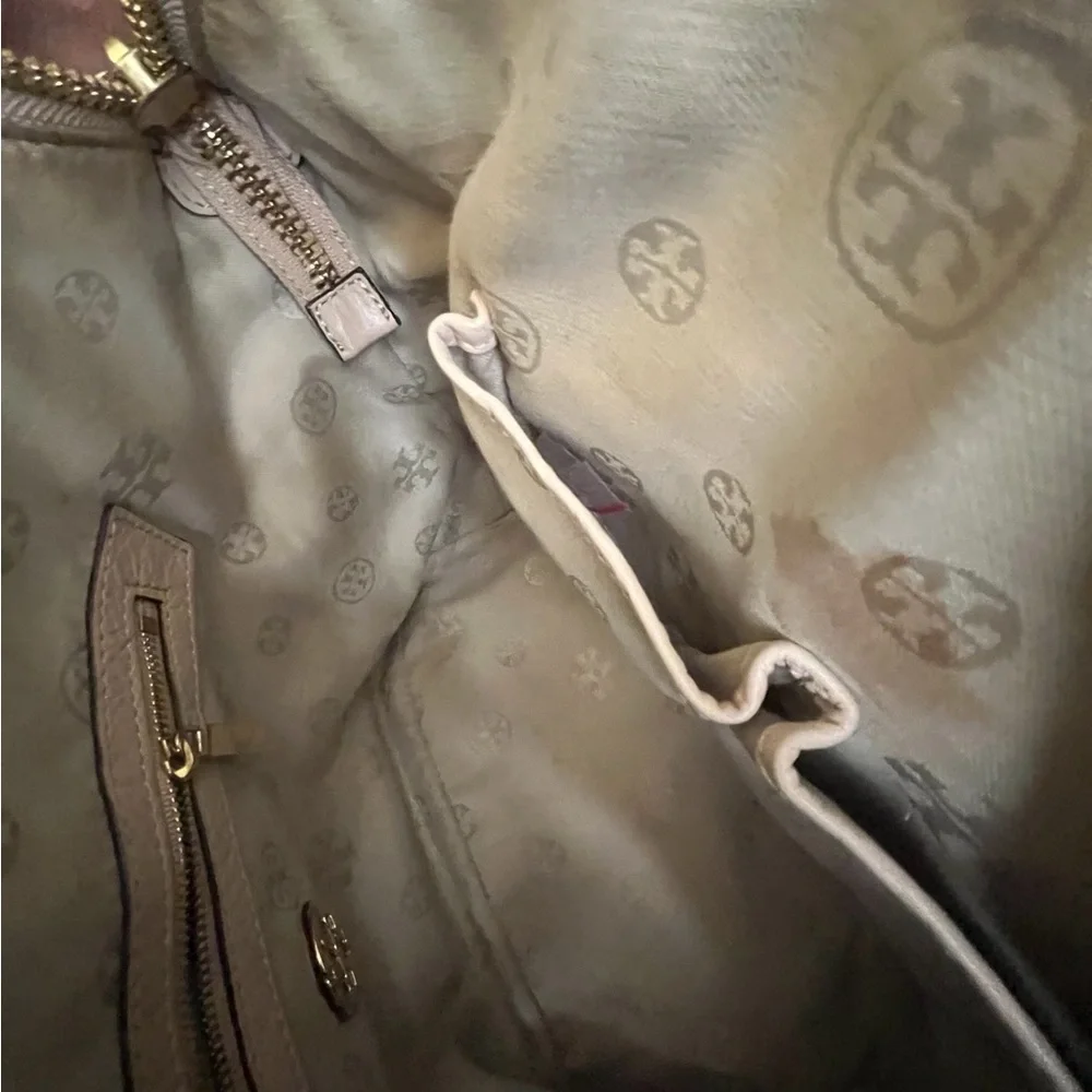 Tory Burch Clara Leather Satchel $495 Light, Pink size, medium Crossbody bag, ￼